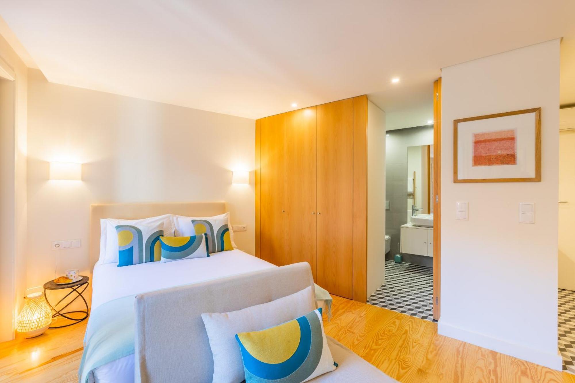 Clerigos Tower - Experience In Porto Apartment Room photo